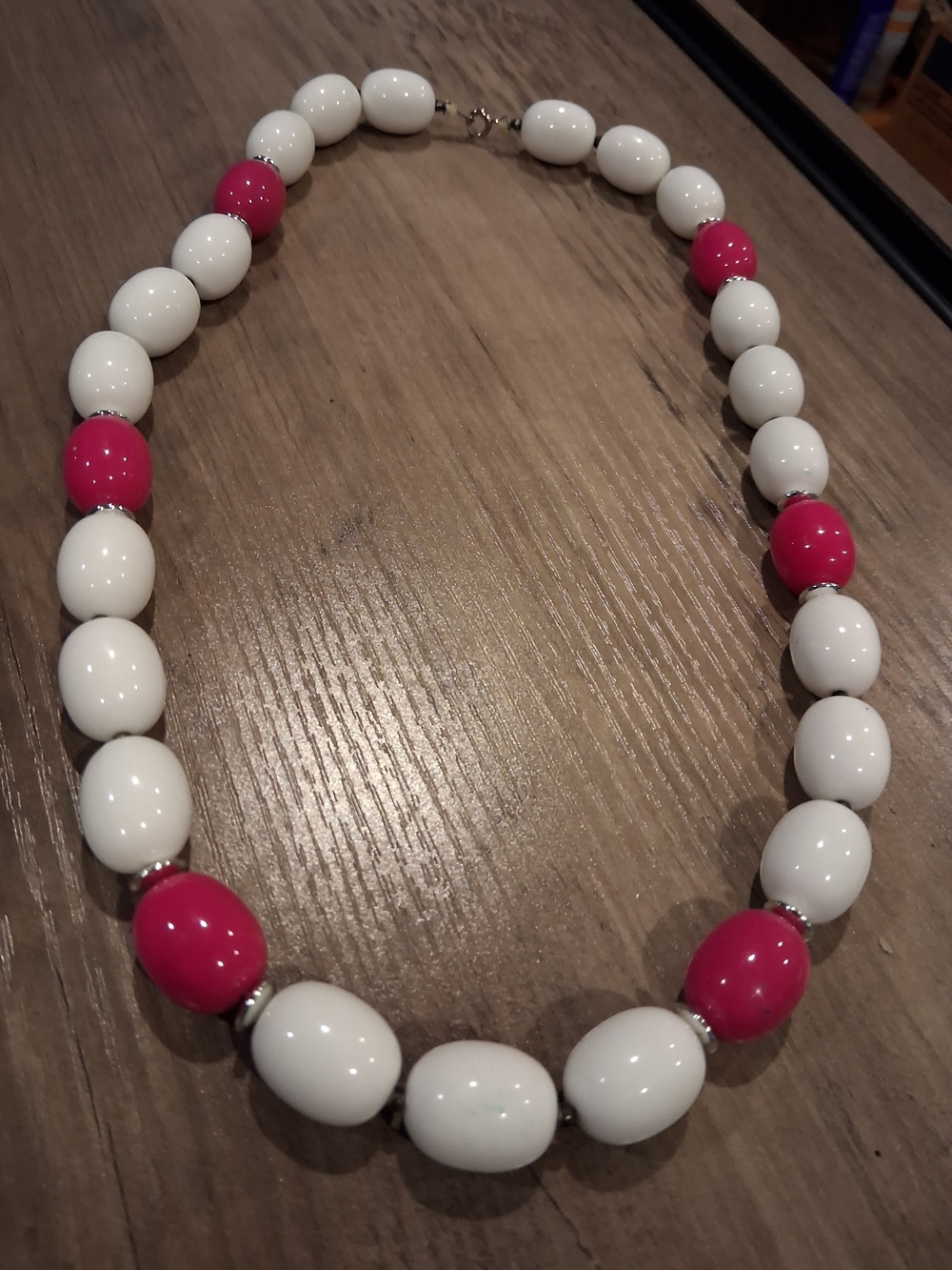 Vintage 1960s/1970s Mod Chunky Pink & White Lucite Bead Necklace -Retro Pristine